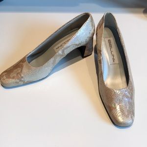 Bellini woman’s gold ivory snakeskin pattern pumps size 6 block heel